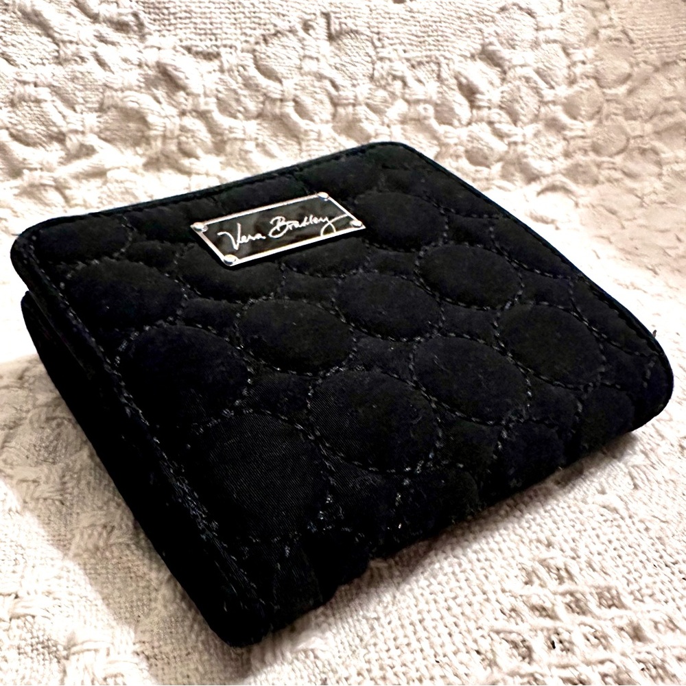 Vera Bradley Women's Wallet Black Quilted "Circle" Bifold Magnetic/Zip Accordion